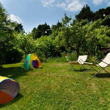 בית נופש Little Garden House *